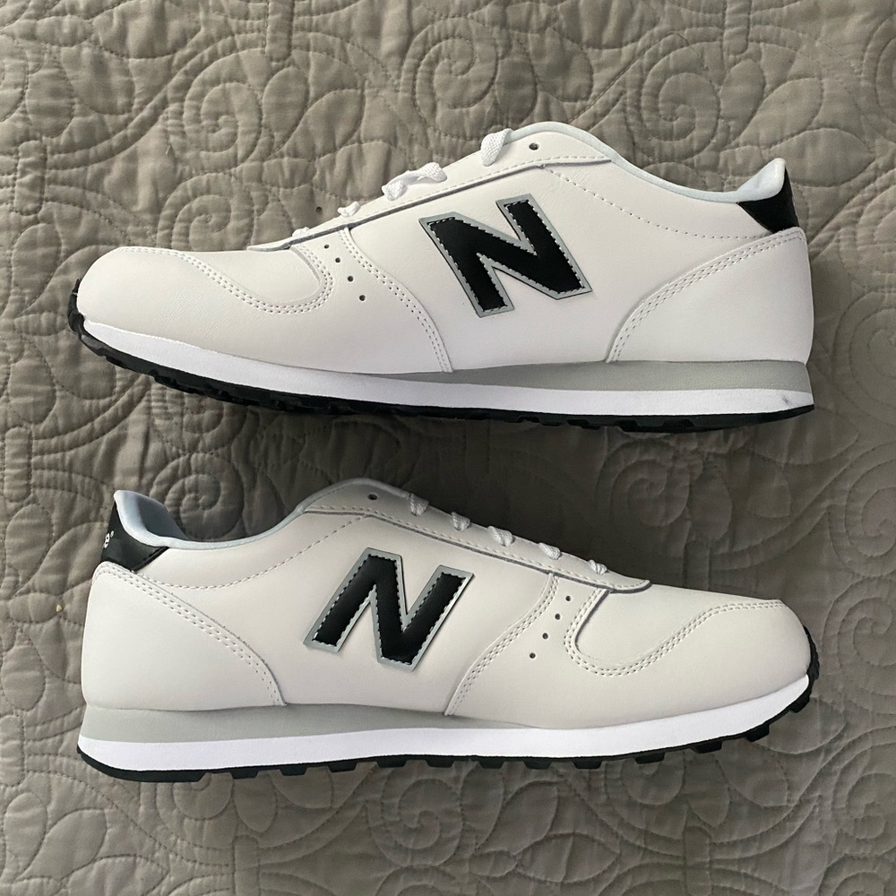 New Balance men’s tennis shoes